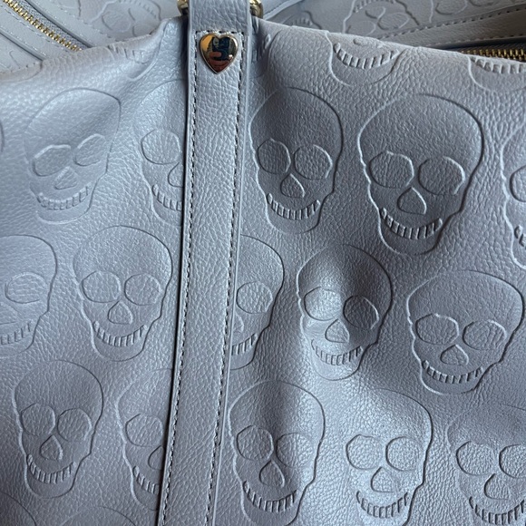 NEW Betsey Johnson SKULLS Weekender Dufflel - Halloween Gray Large Bag w tag - Picture 10 of 11